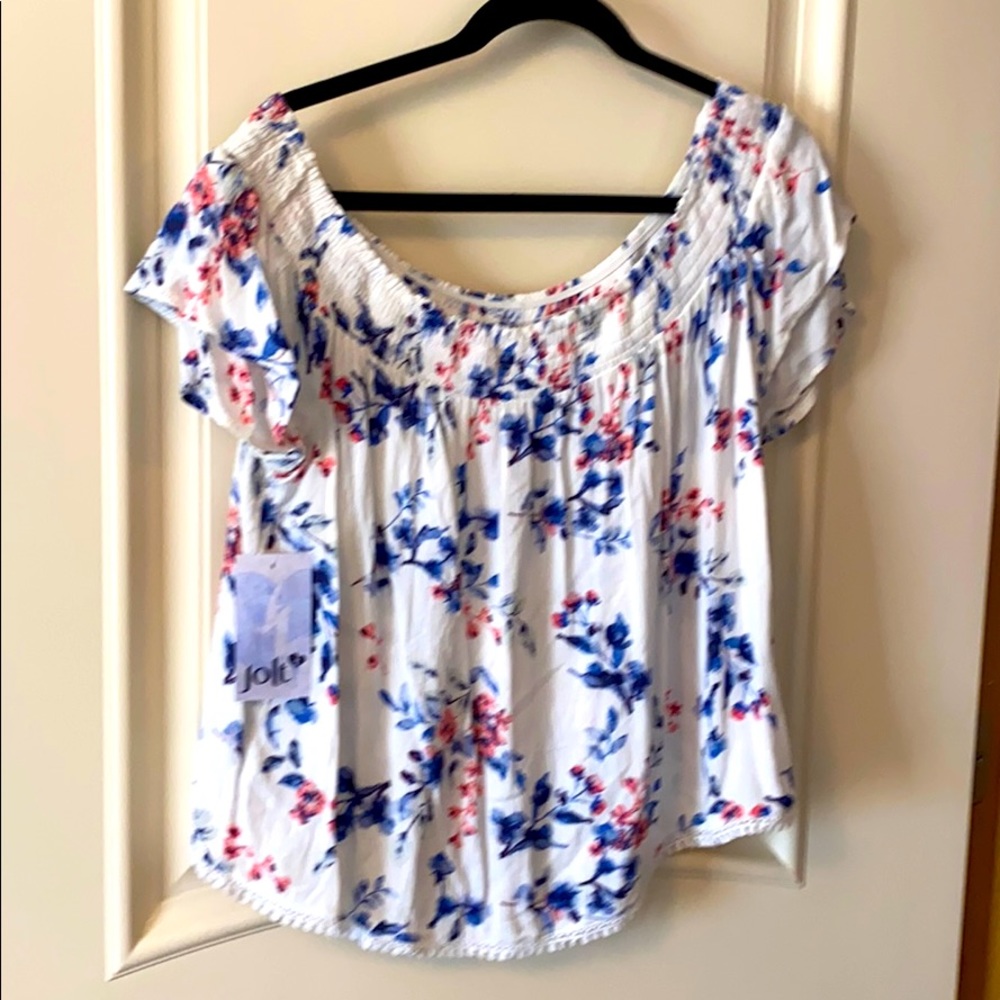 NWT On or off the shoulder blouse